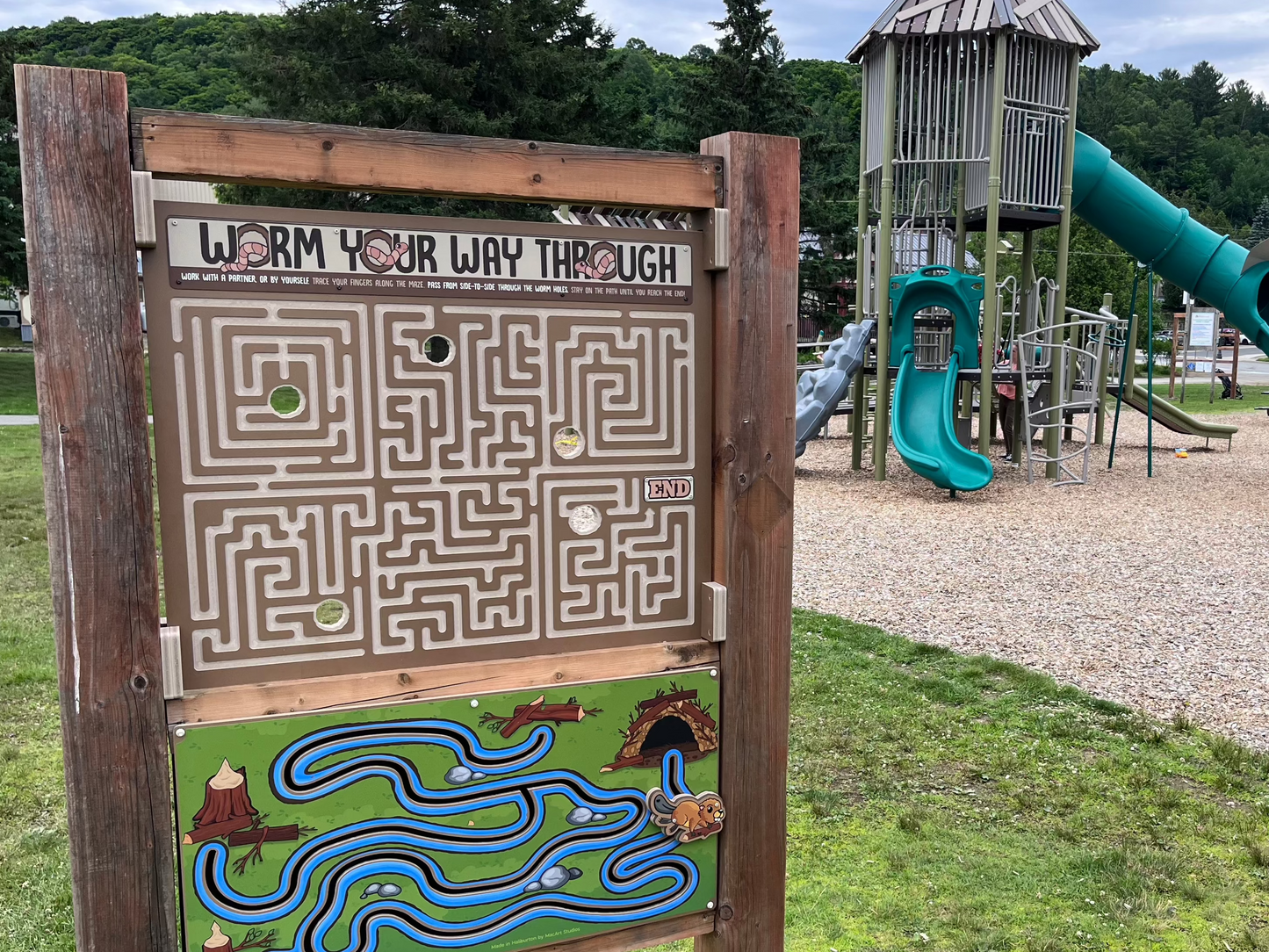 Worm your way through (double sided maze panel)